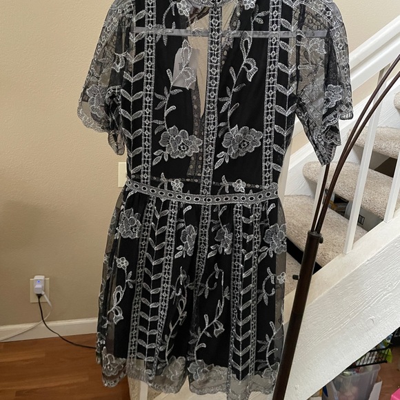 Socialite lace dress - Picture 4 of 11